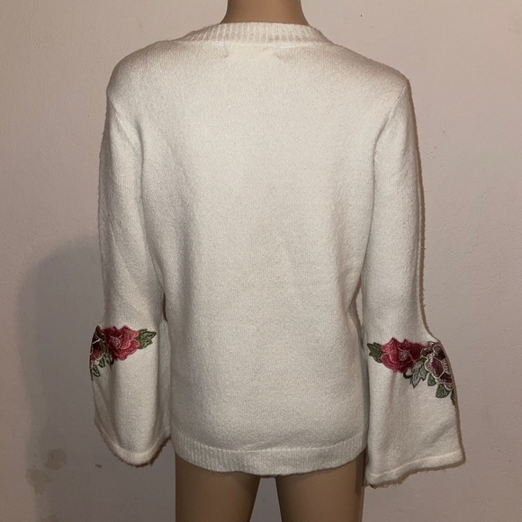 Democracy Artisan Crafted Floral Embroidered Bell Sleeve Sweater SZ M - Picture 2 of 5